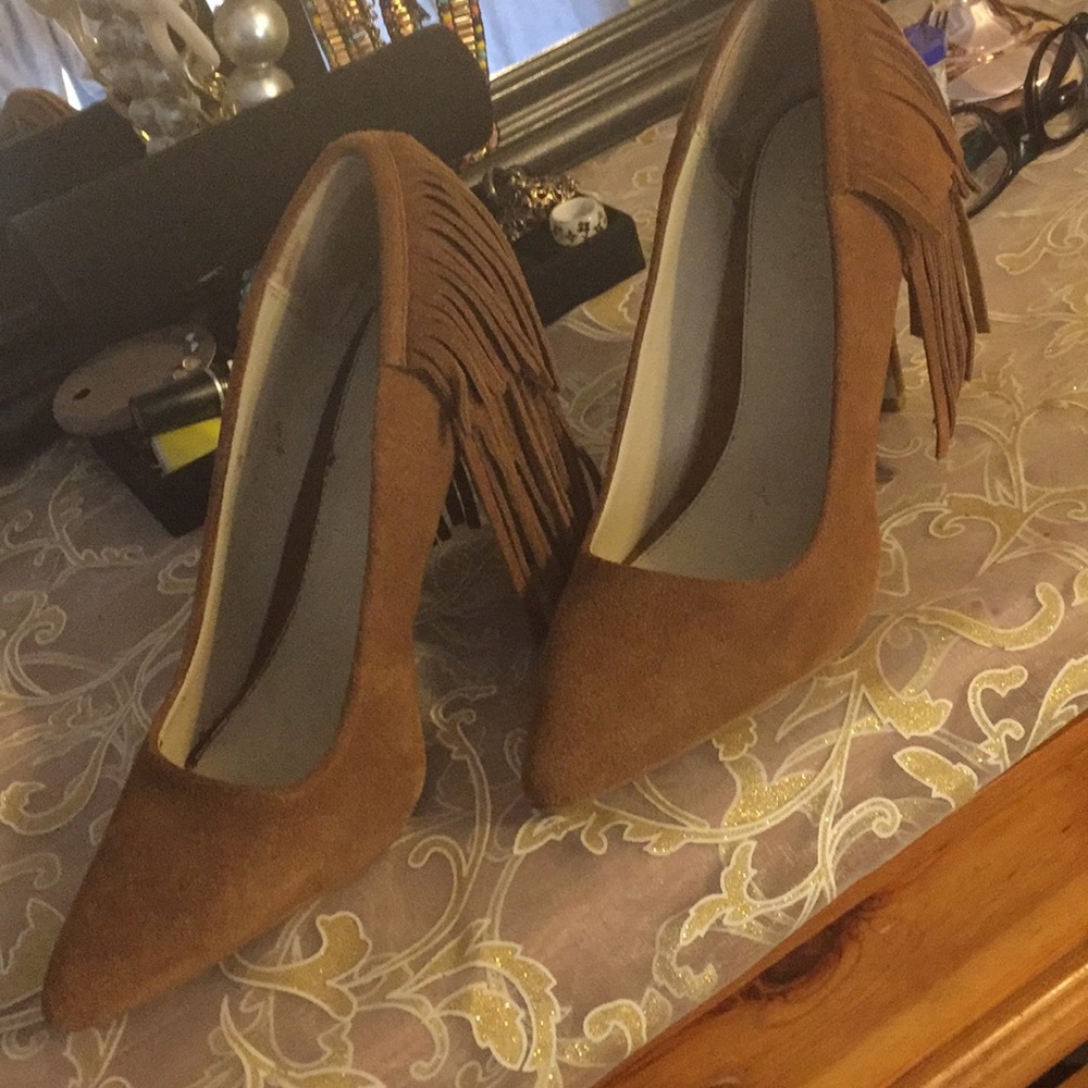 Heels - Picture 3 of 3